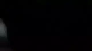 جنس جماعي مع أمهات مثيرة: نساء ذوات خبرة في فعل جماعي عنيف