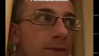 هذه الفتاة الملتهبة تتوسل لتذوق قضيب صلب وجنس عنيف