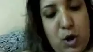 شرموطة تأخذ نيك شرجي خشن وتُدلل في تصوير إباحي حصري