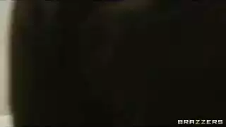 علاقة مثلية عائلية: طلب التدليك يؤدي إلى هزة الجماع