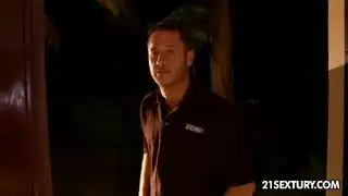 تشارك صديقتها زبر حبيبها وتستمتع معها بنيك جماعى