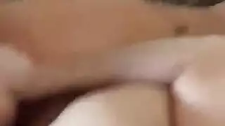 طلاب مشاغبون يمارسون الجنس مع زميل السكن وأصدقائهم بمشهد صريح