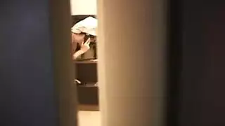 جلسة سكس سرية: عذارى متعددات يتم اخذهن