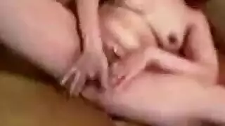 عاهرة تتكلم كلام فاحش وتنيك بقوة